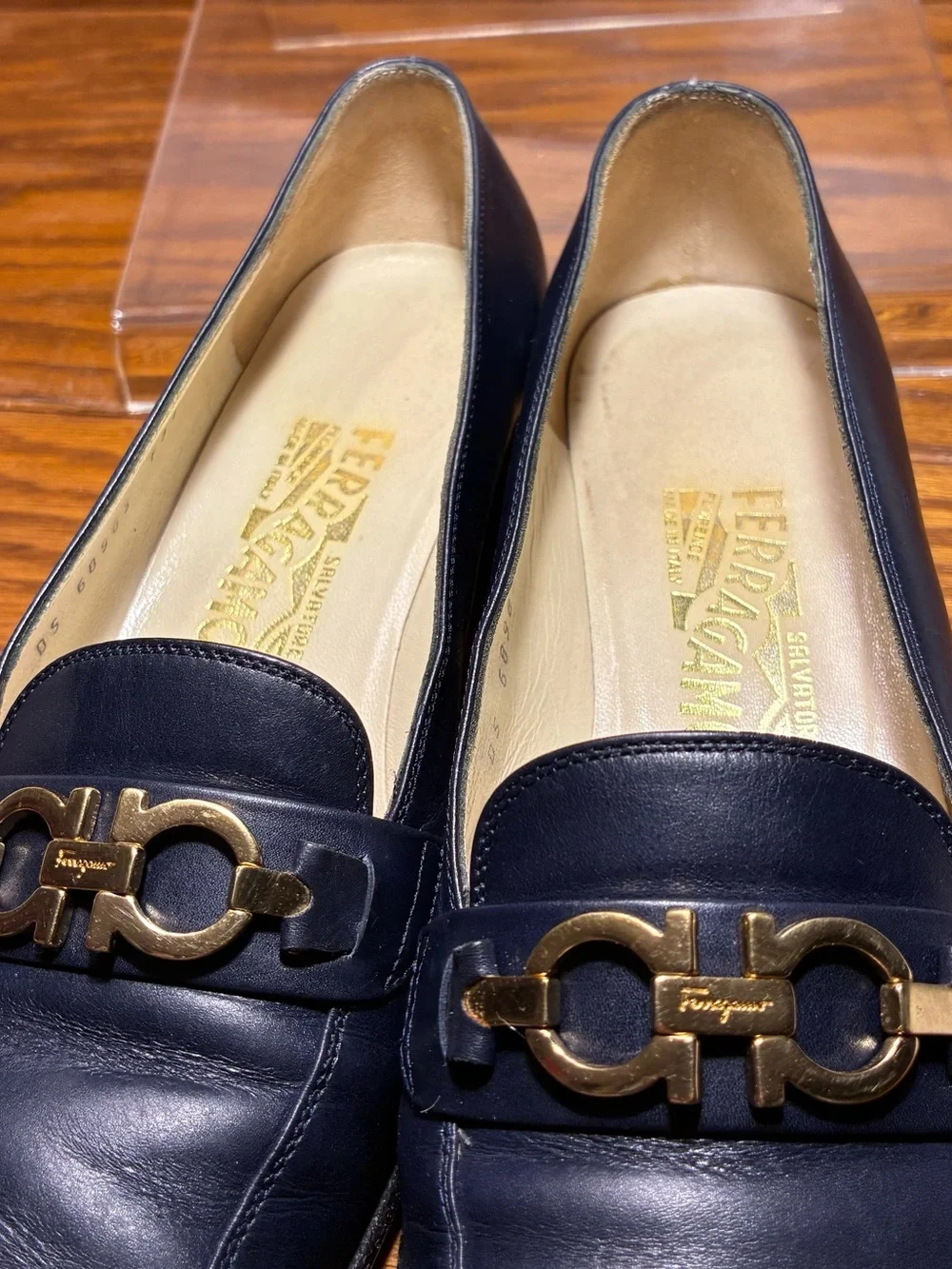 Vintage Salvatore Ferragamo Gancini Bit Navy Leather Loafers Pumps Size 7 B